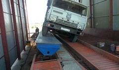 Боковой одноколейный разгрузчик автомобилей БОРА